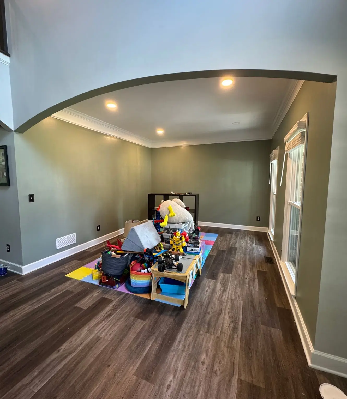 Dormitorio infantil de Patraix acabado en azul empolvado y blanco